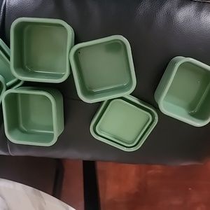 Small silicone containers